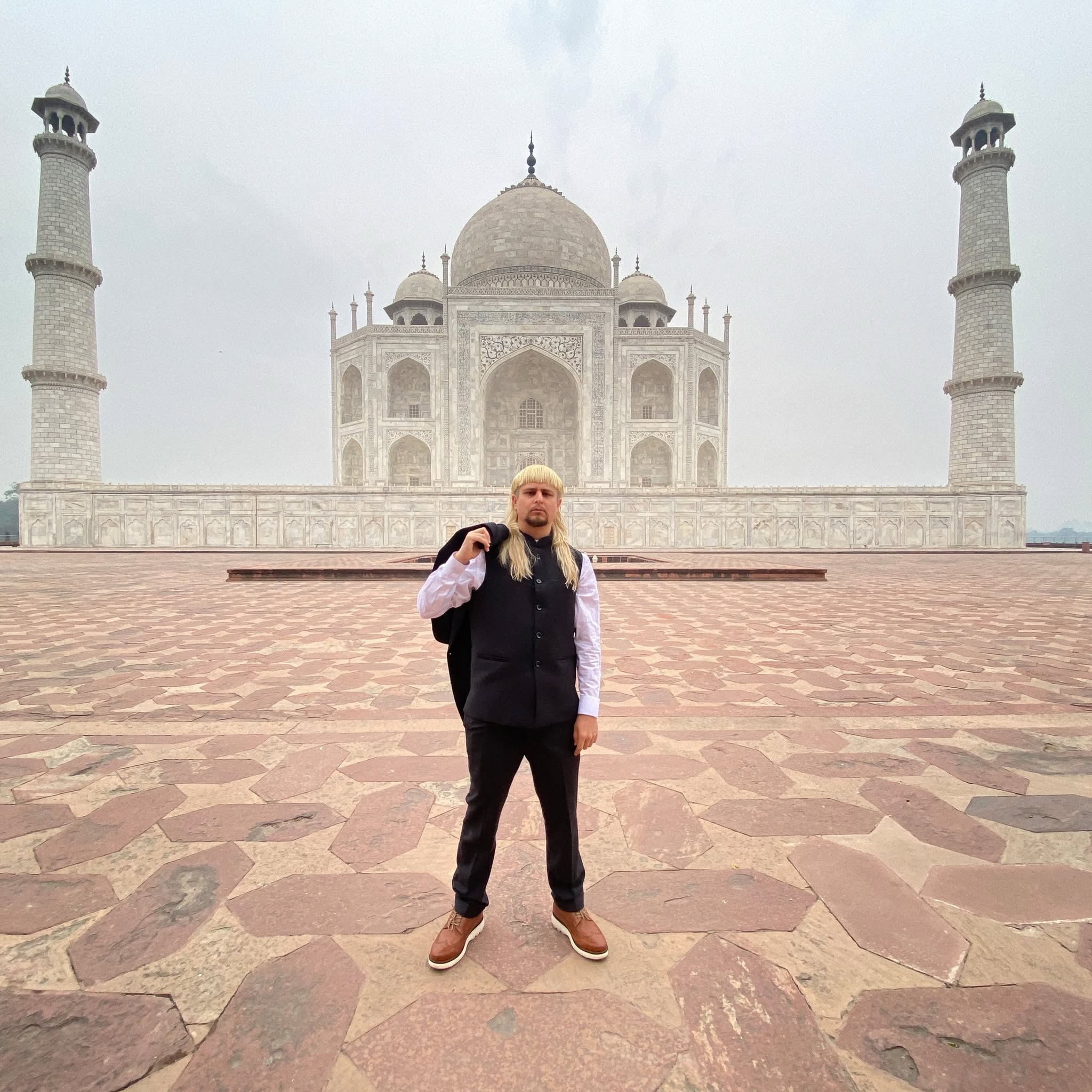 Oliver Tree standing in front of the Taj Mahal